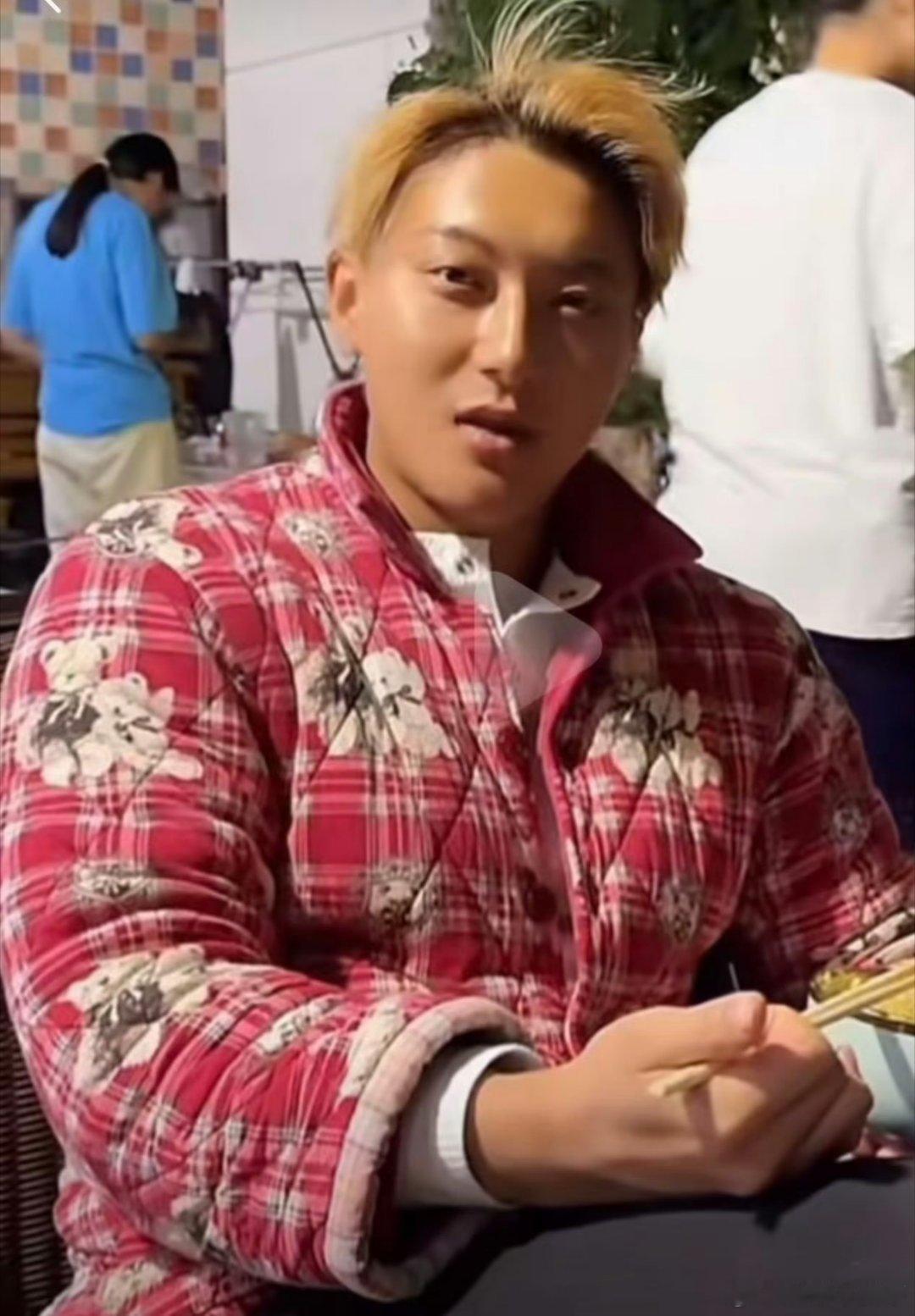 这是黄子诚吗？四川女婿黄子韬在家也得穿省服春节刷到宝了