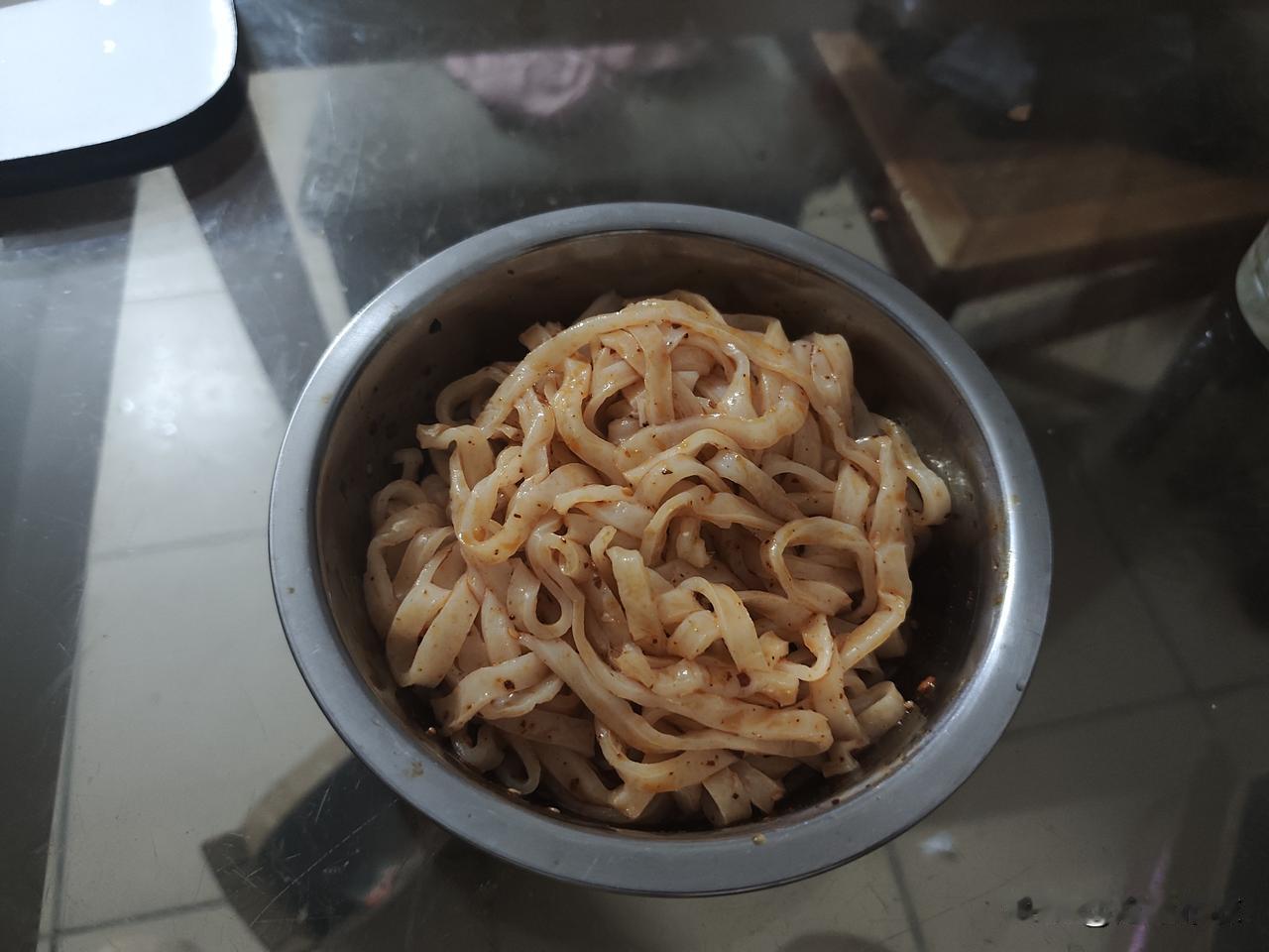 下雨就凉了，我盼下雨，其实上回买]凉皮后就下雨，所以，我认为会下雨。
25日傍晚