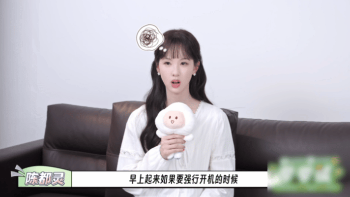 陈都灵开机前会做仰卧起坐 原来女明星早起也要和肉体斗争，陈都灵说自己低精力我完全