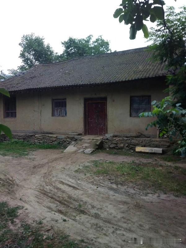 在农村生活会不会被城里人看不起，这事儿得分情况。有些城里人确实会瞧不起农村人，像