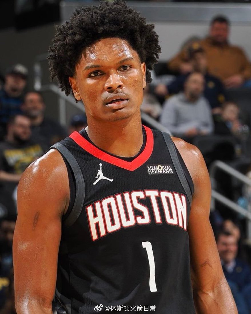 阿门过去4场比赛，场均上场38.2分钟，拿到21.5分10篮板5助攻2.3抢断，