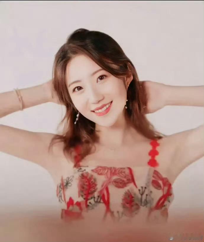 当初火爆全网的警花张津瑜 