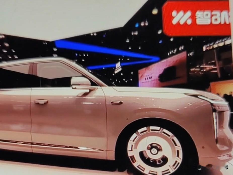 在这次广州国际车展上智己LS9的上市，以它的外观设计满足了我们的家庭用户带来了审