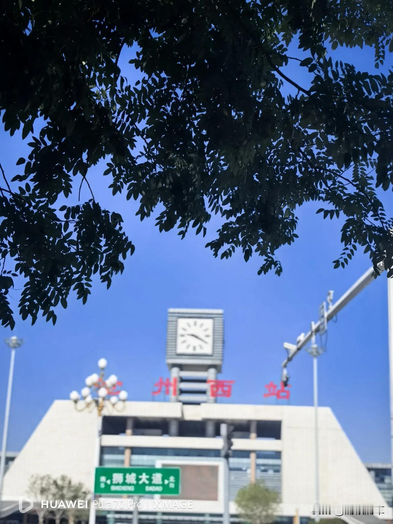 早晨送外孙去上学，然后和爱人一起骑行近一个小时，回来测个血糖4.3，稳稳的。早餐