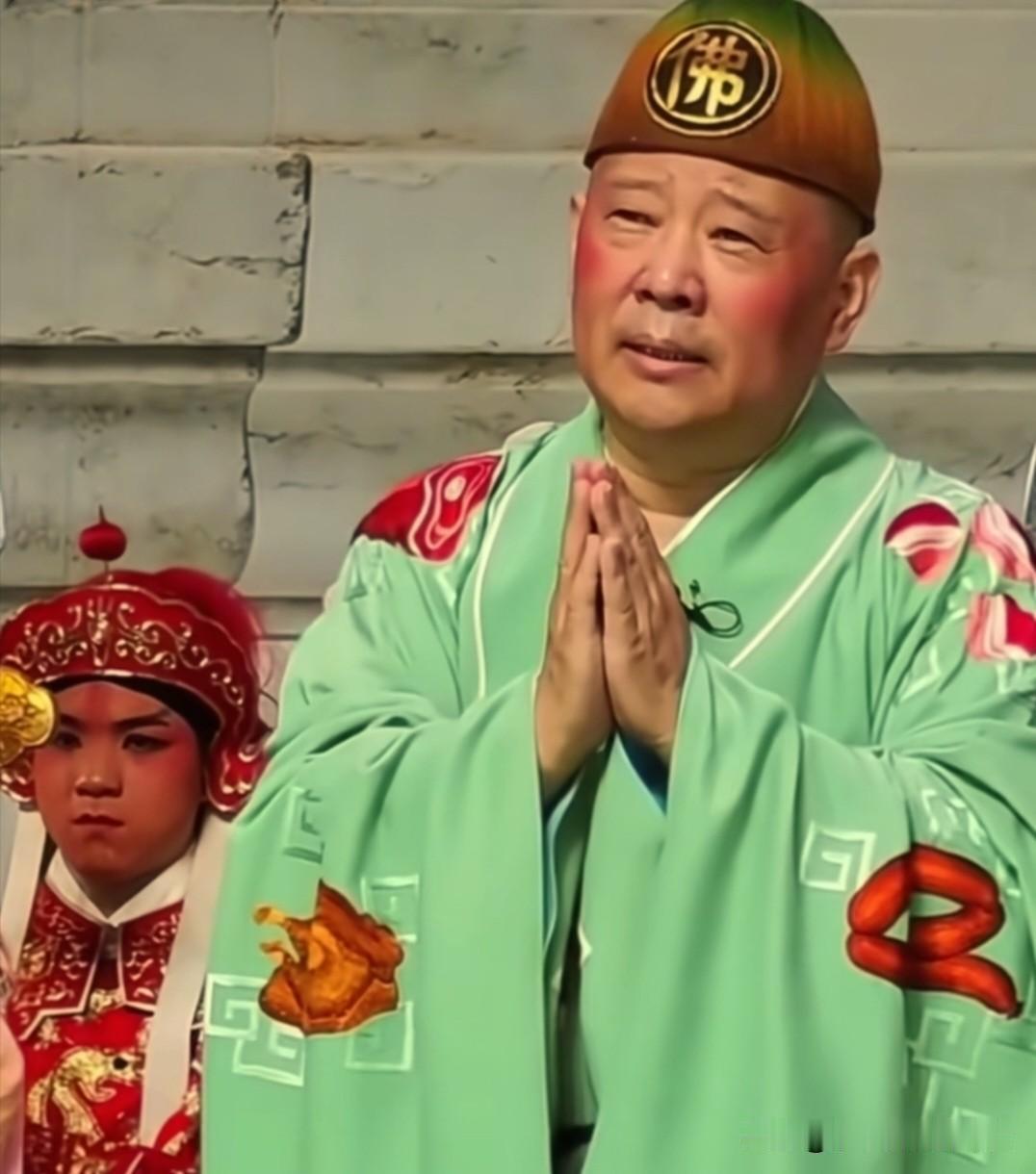 郭德纲惹上大麻烦了。

近日，郭德纲在武汉演出时，现场把红色经典《弹起我心爱的土