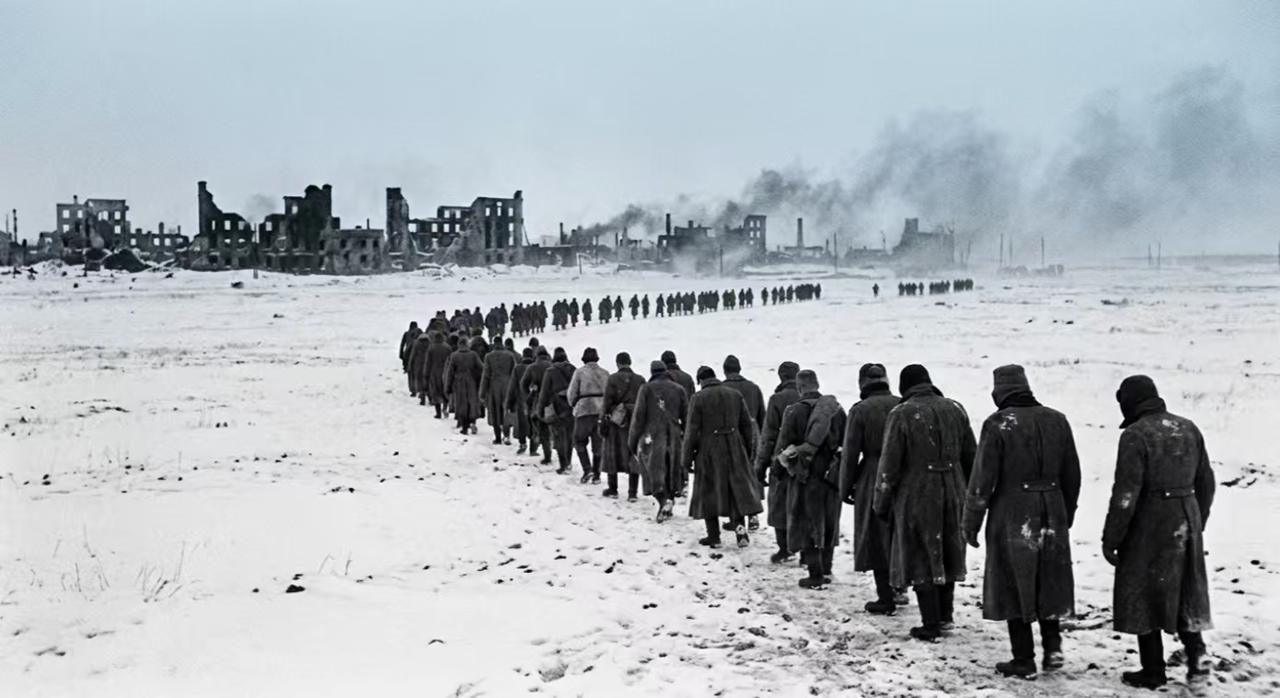 当1943年年初斯大林格勒包围圈里的徳三军队及其盟友投降的时候，苏联军队收获了9