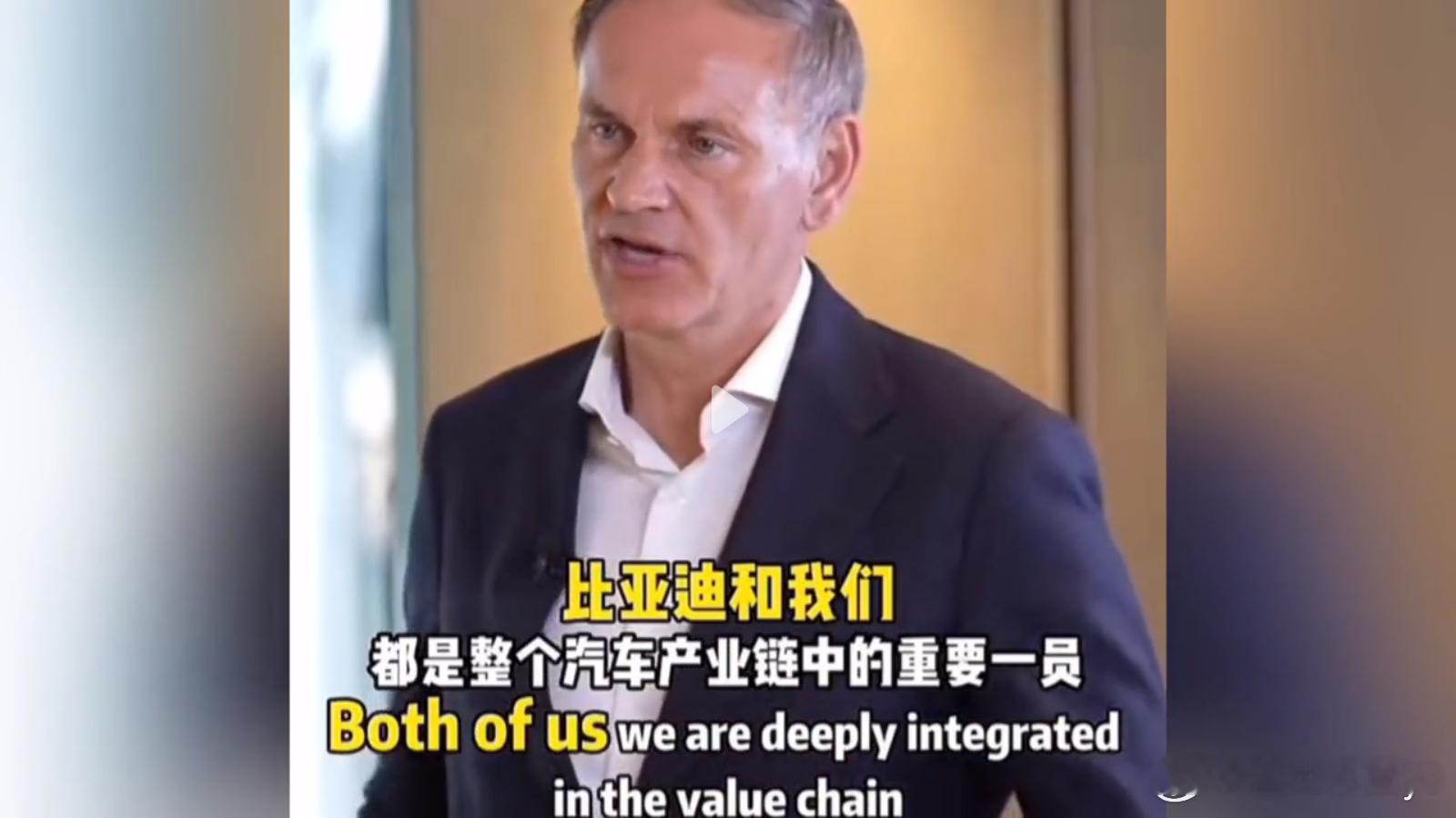 大众集团全球CEO奥博穆近期公开为中国竞争对手比亚迪点赞，直言：“有比亚迪这样的