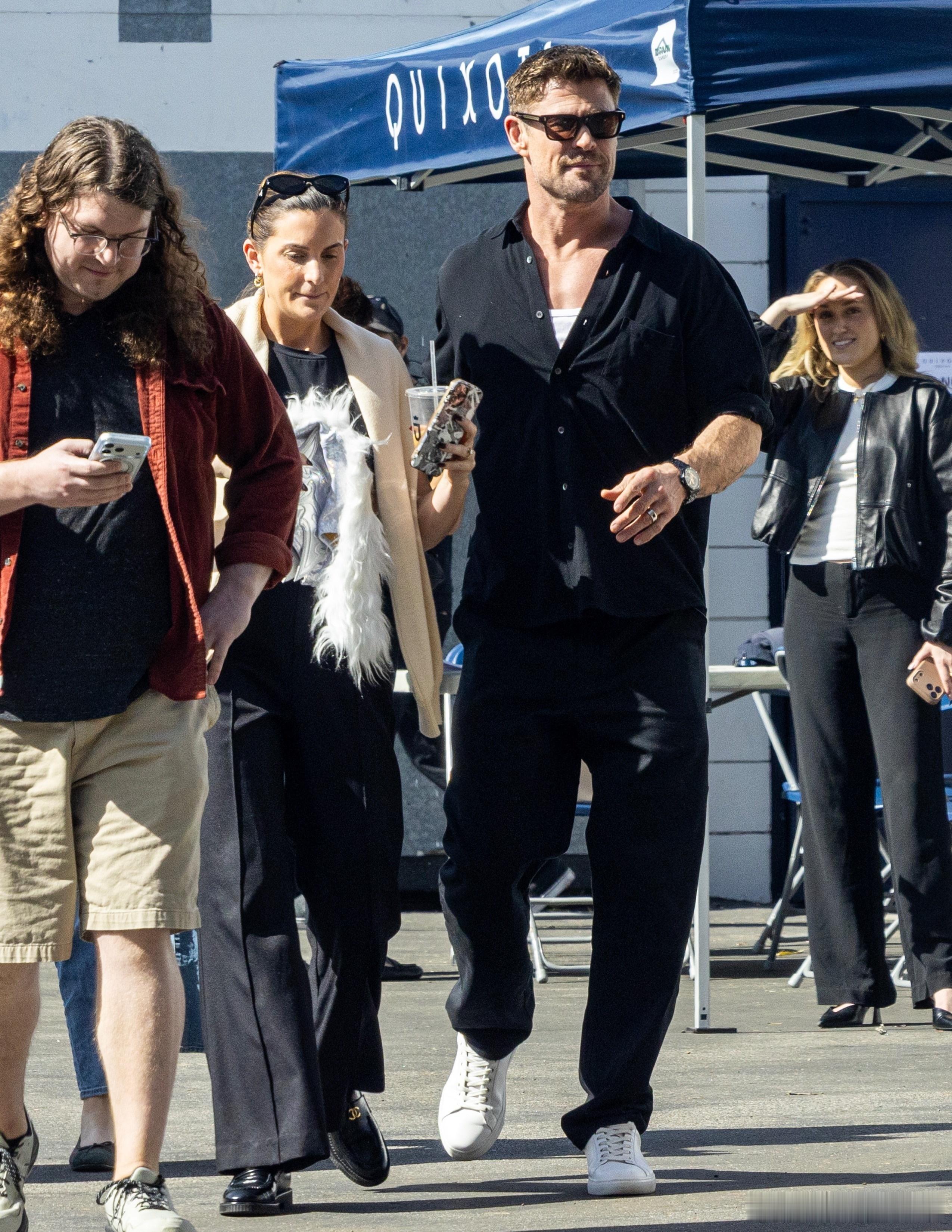 Chris Hemsworth克里斯海姆斯沃斯新片《洛杉矶劫案》的宣传去到了洛杉