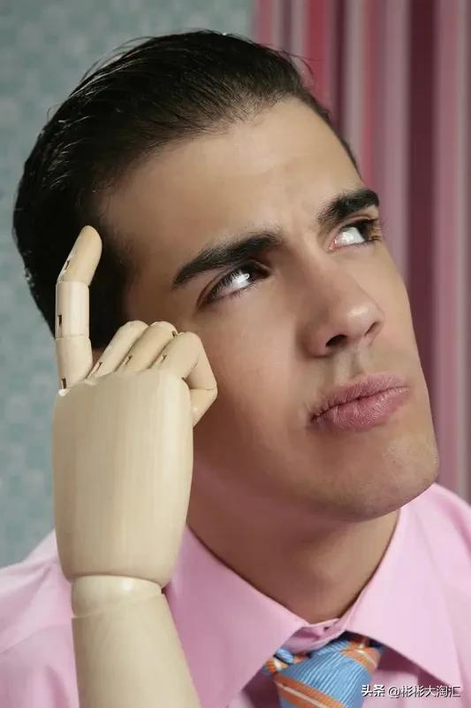 为啥有些人不努力也能赚很多钱？其实赚钱不是单纯靠努力。努力只是入场券，很多起早贪