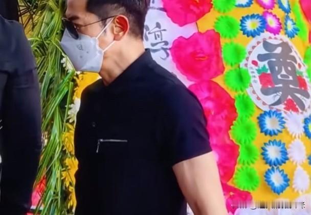 郭富城陪方媛翻乡下奔丧，懒理老婆耍大牌指责
想不到这位天王嫂的是非未平又家有丧事