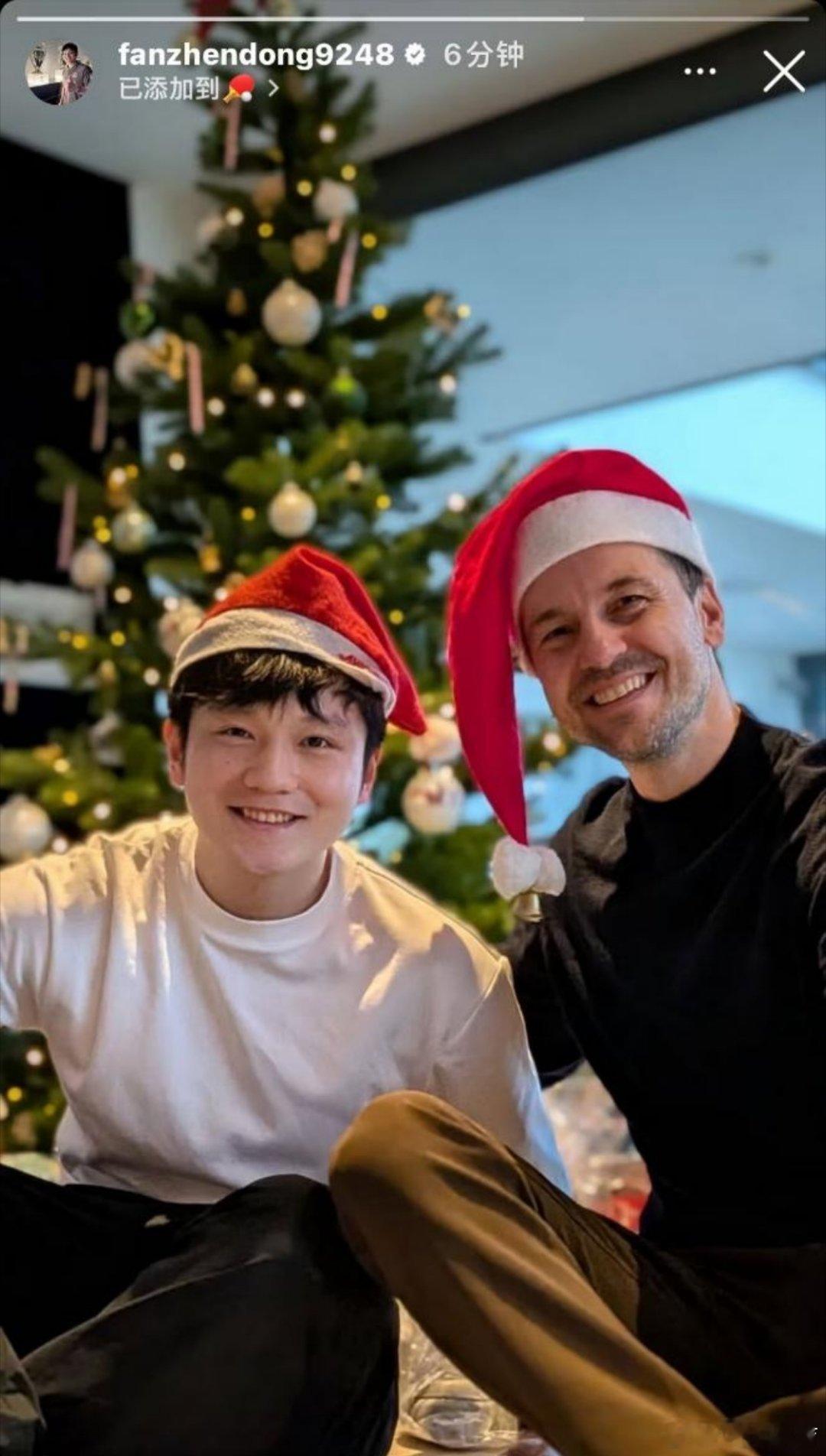 波尔晒和樊振东的合影，而且还是卡国内零点发的，波尔还真是懂东哥的球迷们都想多看看