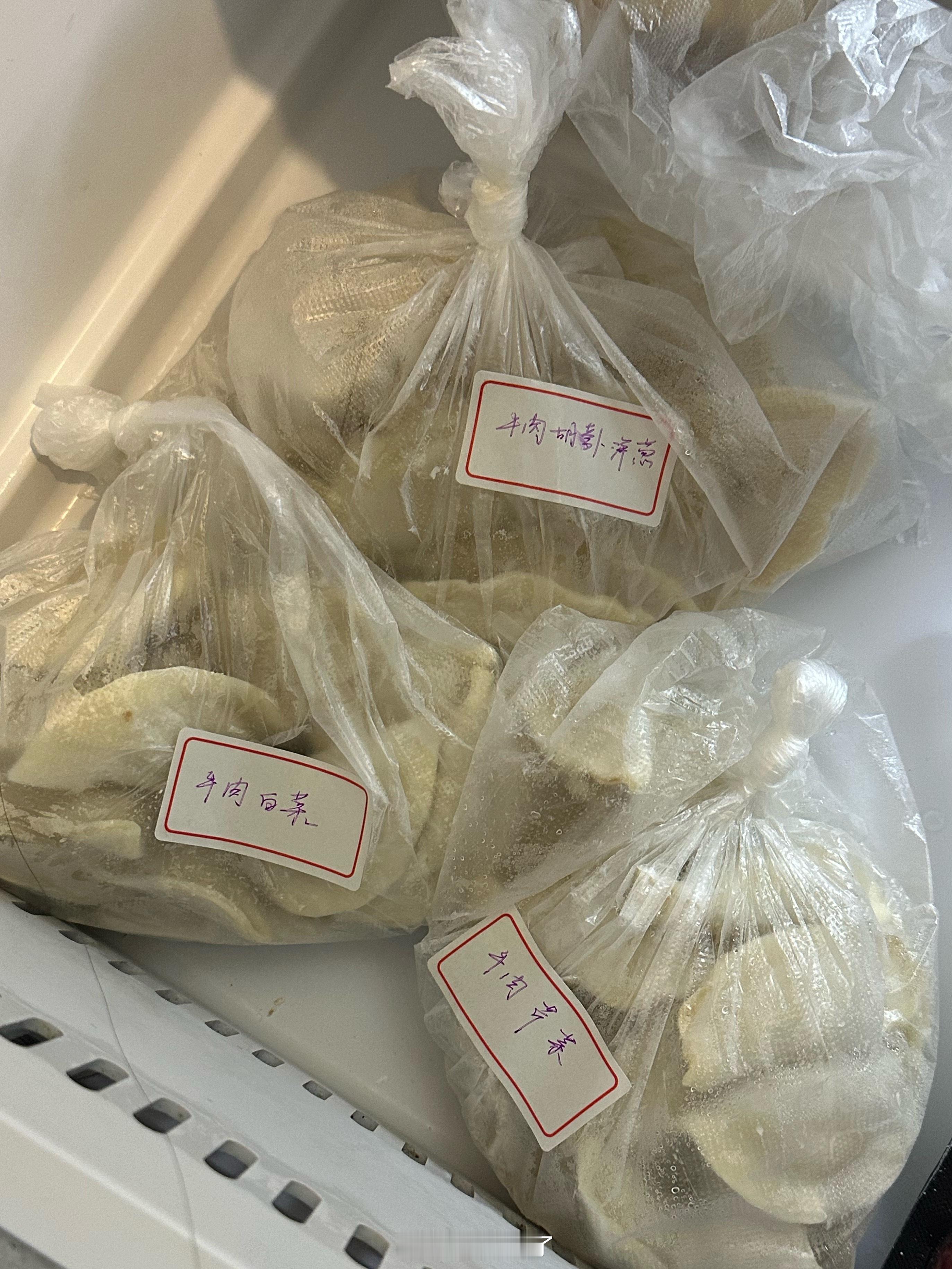 朵：宝宝你有必要吃得这么干净吗，跟舔过似的。真的有这么好吃吗？我：宝宝你都问了n