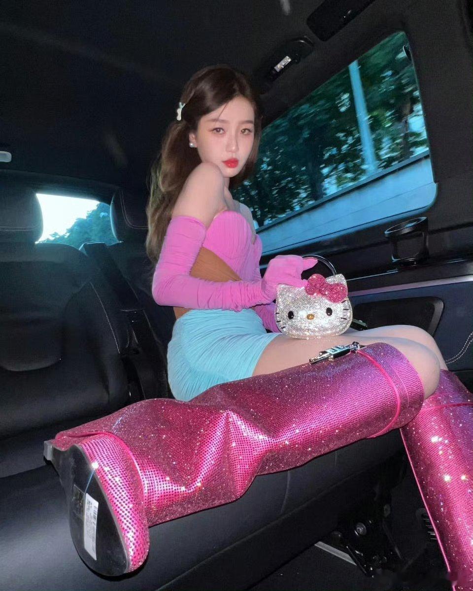 虞书欣👸👛😍👑马卡龙穿搭 简直是人鱼公主👸🏻 ​​​