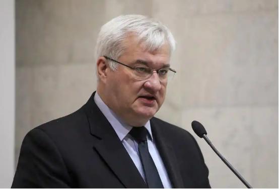 乌克兰直接跟以色列撕破脸了，4月28日连大使都给叫过去问话，就因为以色列暗戳戳收