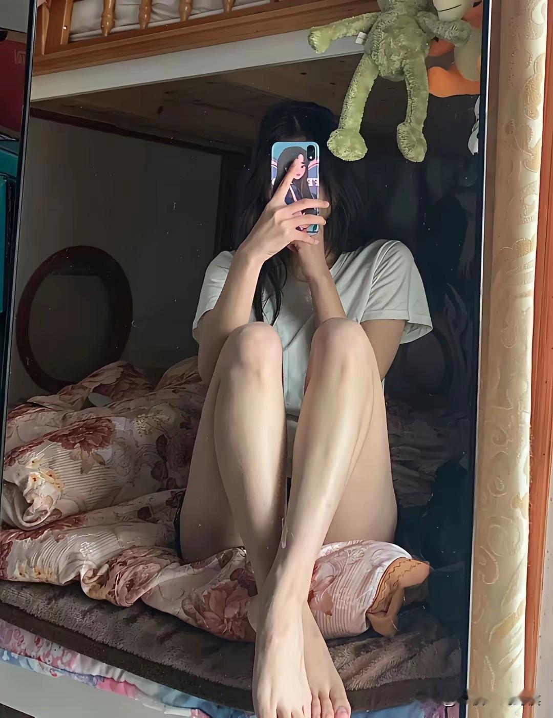 我这辈子爱慕虚荣，但是虚荣其实什么也没有带给我，除了自我欺骗带来的片刻精神满足。