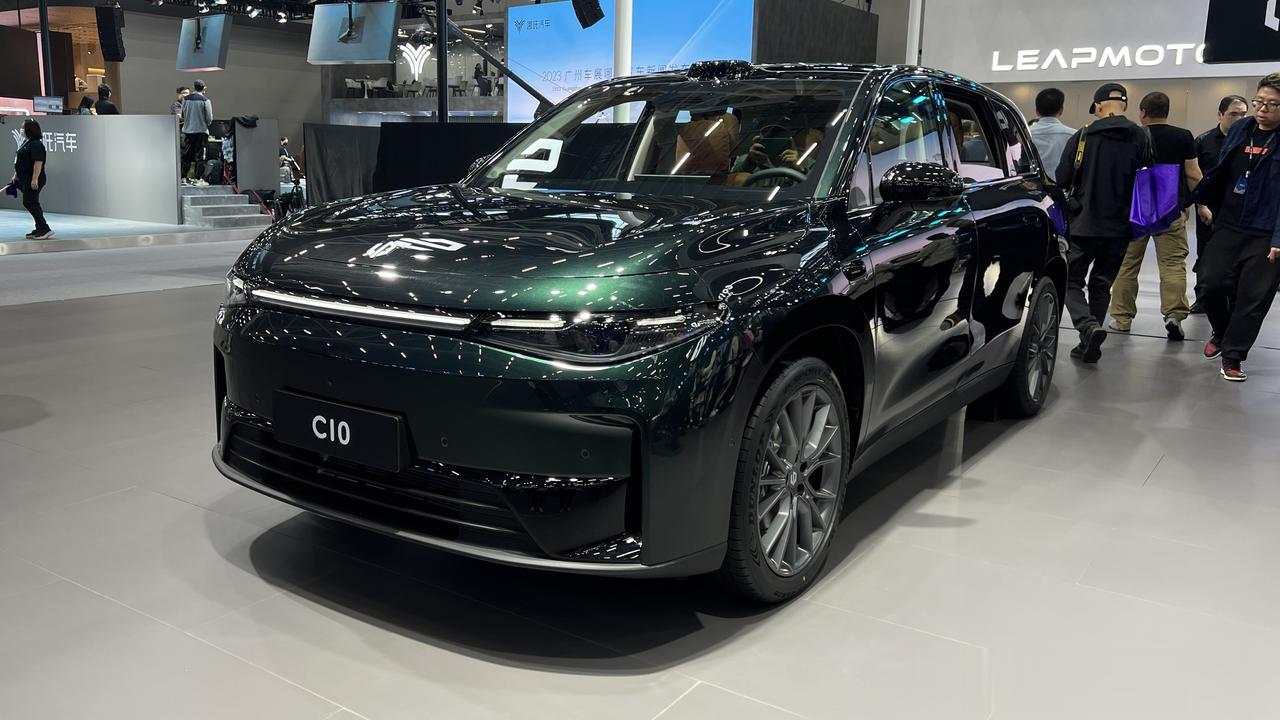 “卷王”零跑C10
零跑C10应该是零跑接下来的主力车型，有全新的架构和激光雷达