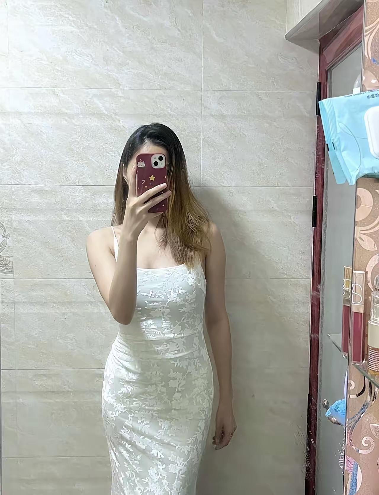 经常穿睡衣，猛然穿这衣服还不适应。