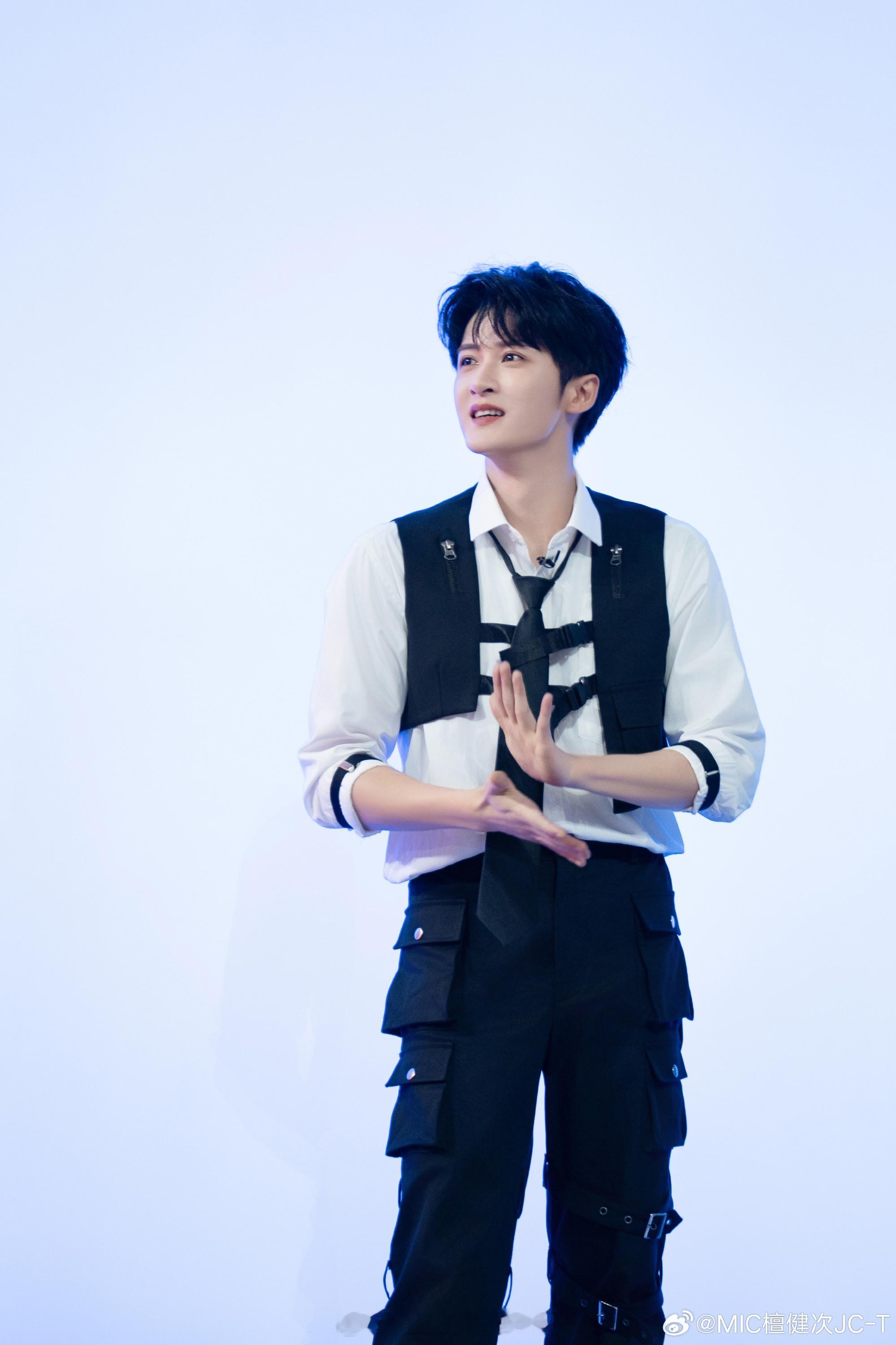 今晚朝廷的赈灾粮就要发放了 耶耶耶  jct