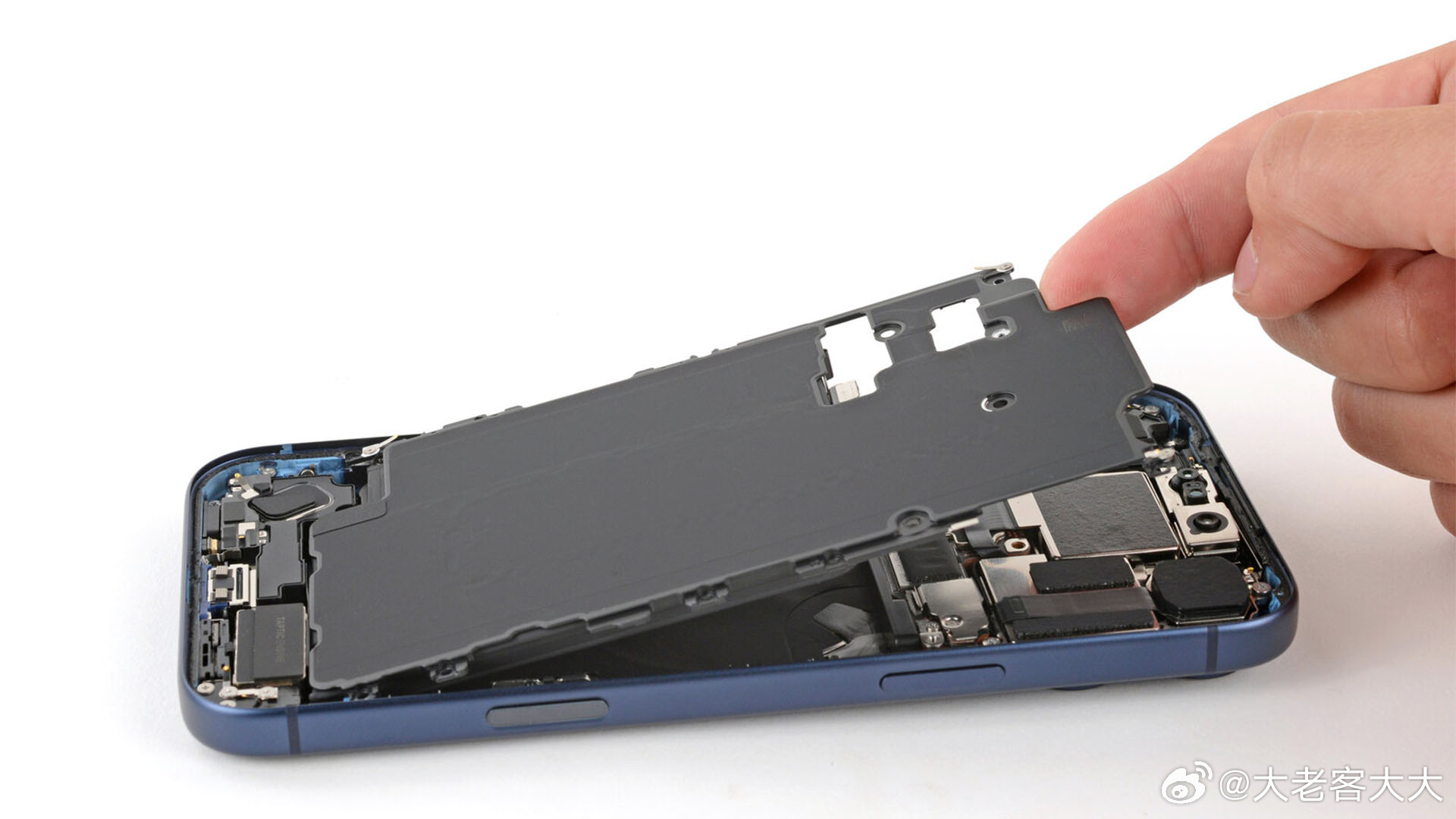 据产业链最新爆料，iPhone 18 Pro Max的全版本电池容量都突破了50