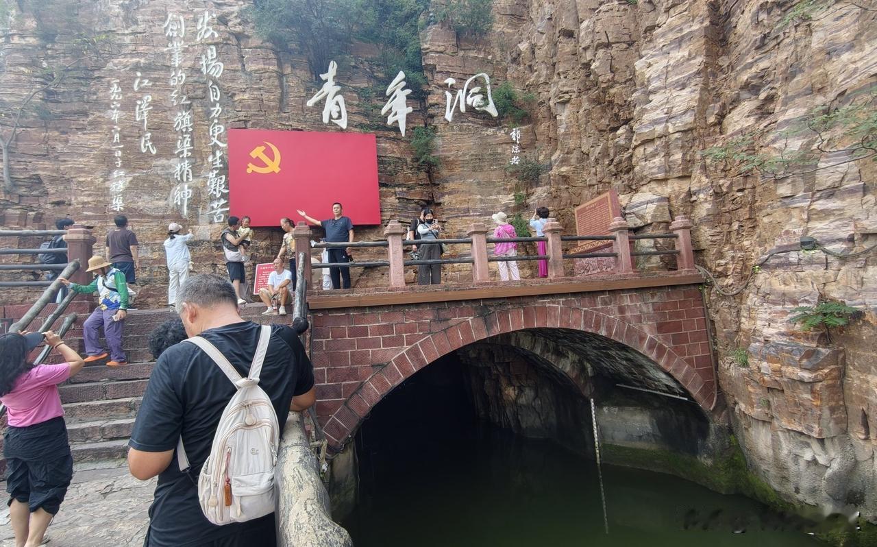 来参观者只知风景，当年为啥要修红旗渠？
 
核心原因：林县（现在林州）极度缺水，