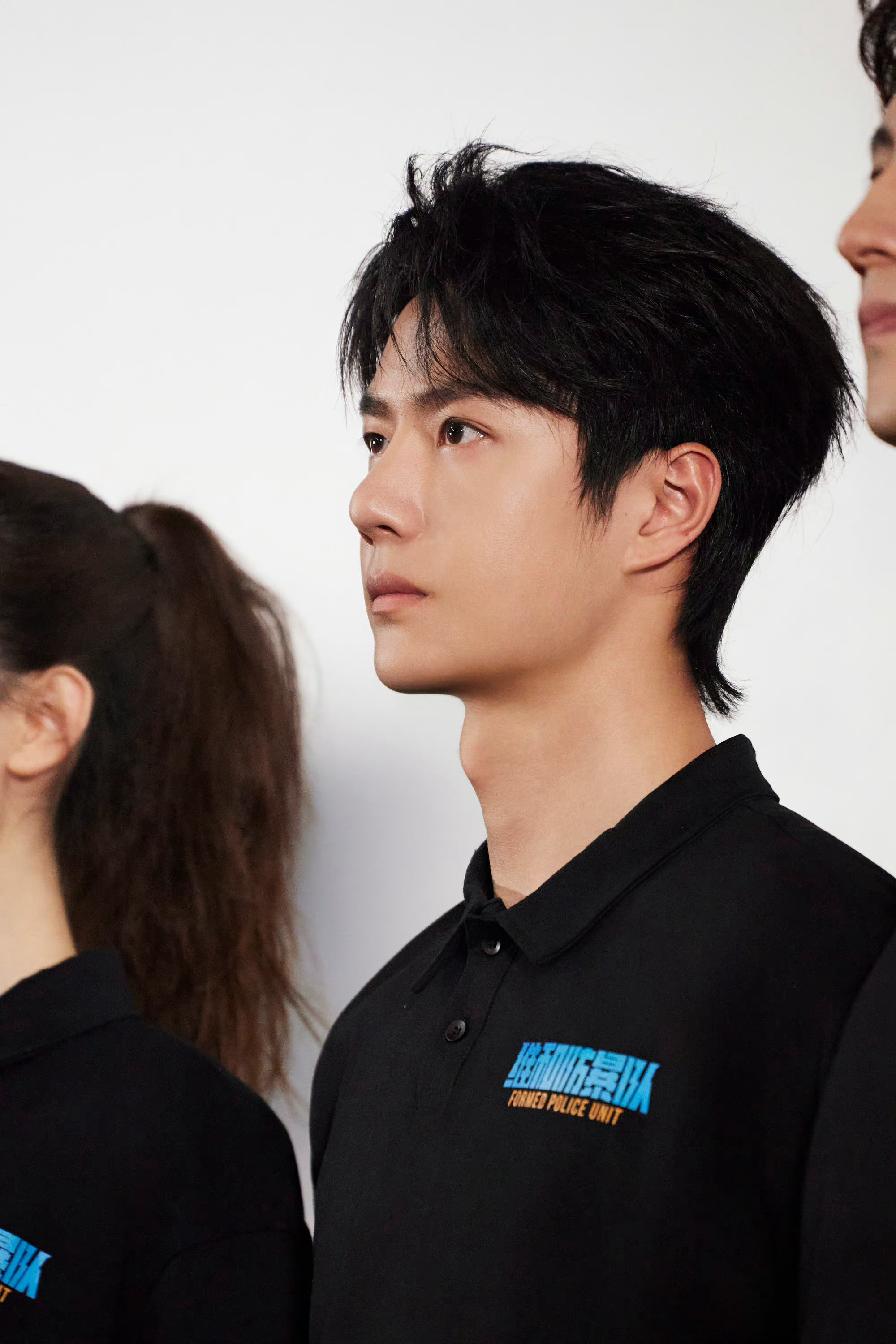 #王一博让赵华为站C位##王一博撤回一个赵华为#《维和防暴队》首映礼暖心时刻，王