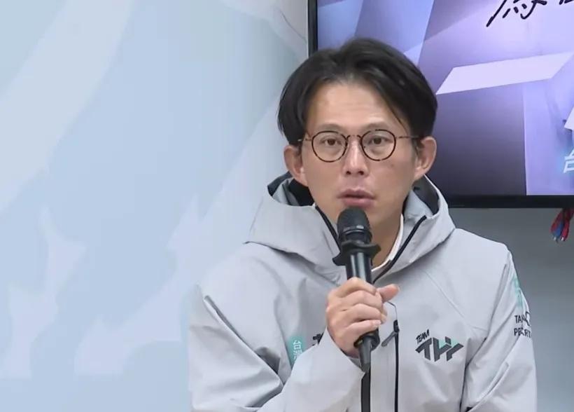7月29日下午，台北一间记者会现场，民众党主席黄国昌丢出一段“倒阁”相关爆料。