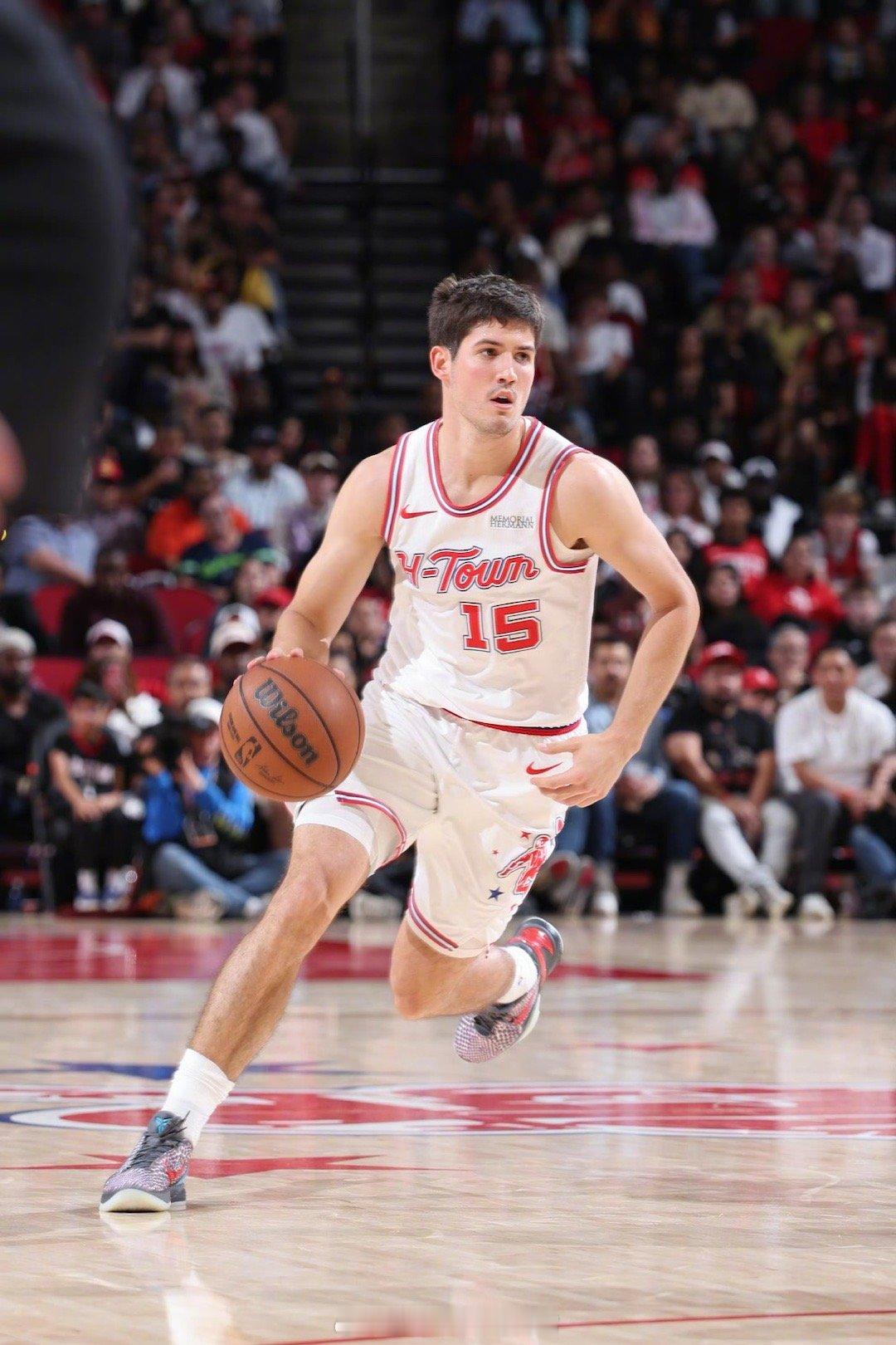 随着谢泼德首发，他完成了自己的第二个赛季，这赛季他82场全勤！恭喜他！季后赛加油