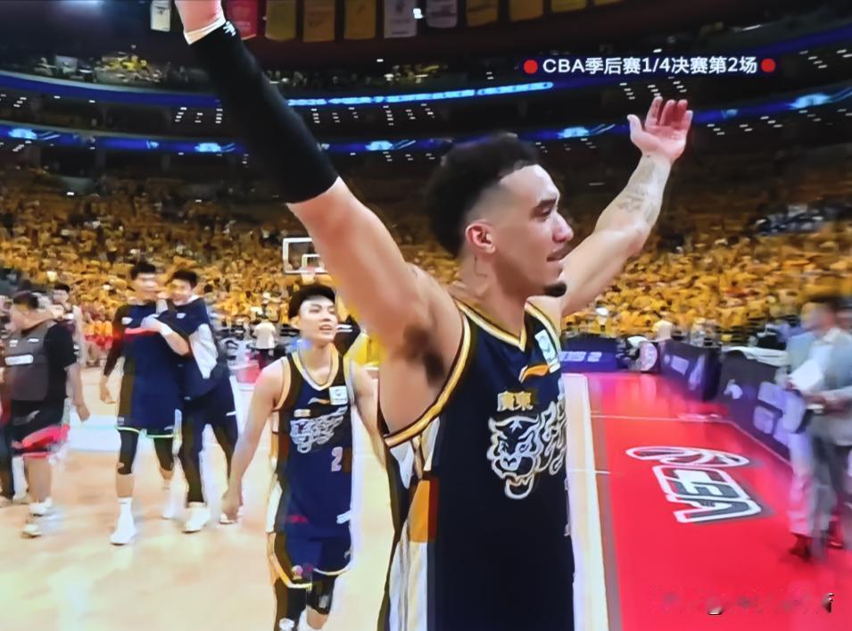 常规赛数据，萨姆纳场均21.7分4.1篮板4助攻，奎因19.9分5.7篮板5.2