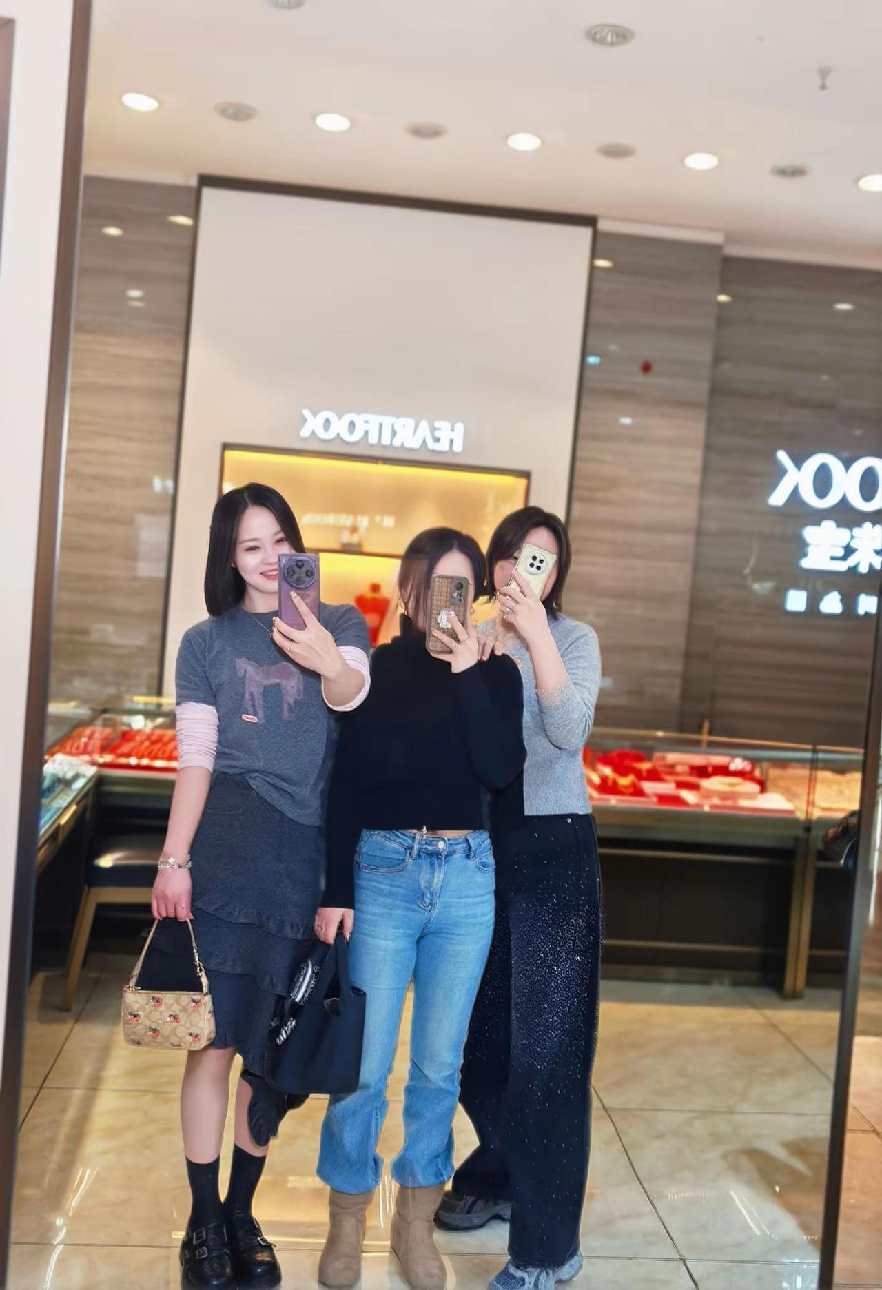 ²º²⁵/₀₃.₀₈♕ 👑 “爱自己是终身浪漫的开始”.同款金戒，互为底气，一