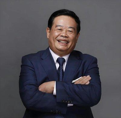 如今再听曹德旺的这段话真是令人深思！他说：“经常往来美国，发现美国的明星不带货，