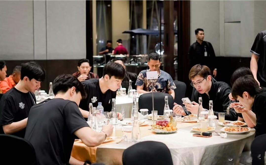 参加亚俱杯的八支队伍全部确定：

A组(上半区)：
印尼雅加达布哈扬卡拉
卡塔尔