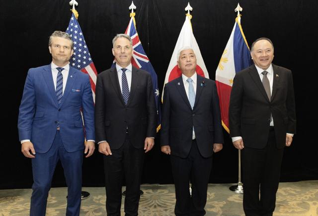 1.7万大军压境！美日韩菲澳五国在南海“围猎”，日本二战后首次海外实弹亮剑

四