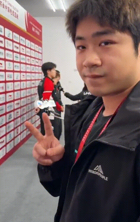 一看是老熟人，王楚钦上去就是一脚[笑哭]

混团世界杯，前国手曹巍客串记者，来采