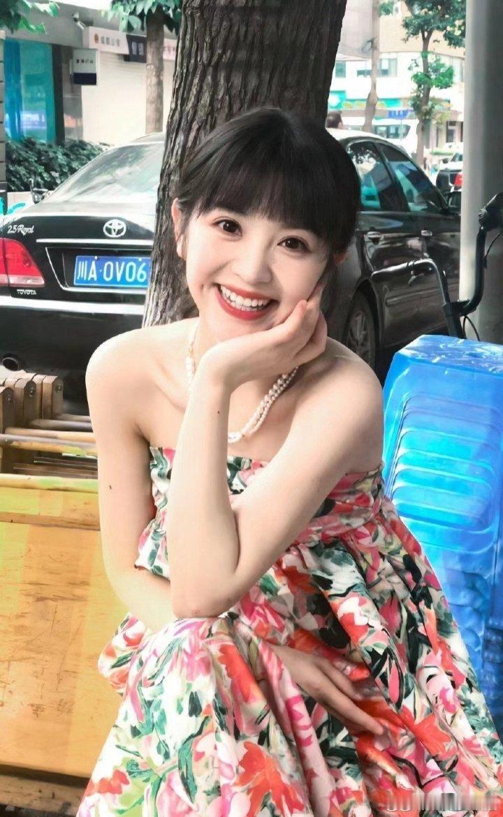田曦薇为什么笑起来假假的？让人看着也是有点尴尬 ​​​