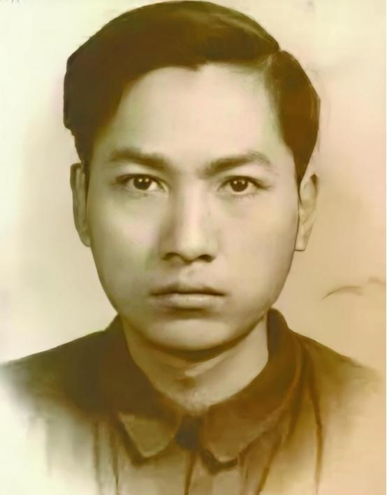 1982年夏天，北京机电研究院的宿舍里，一位普通教师被同事发现自缢身亡。在他死后