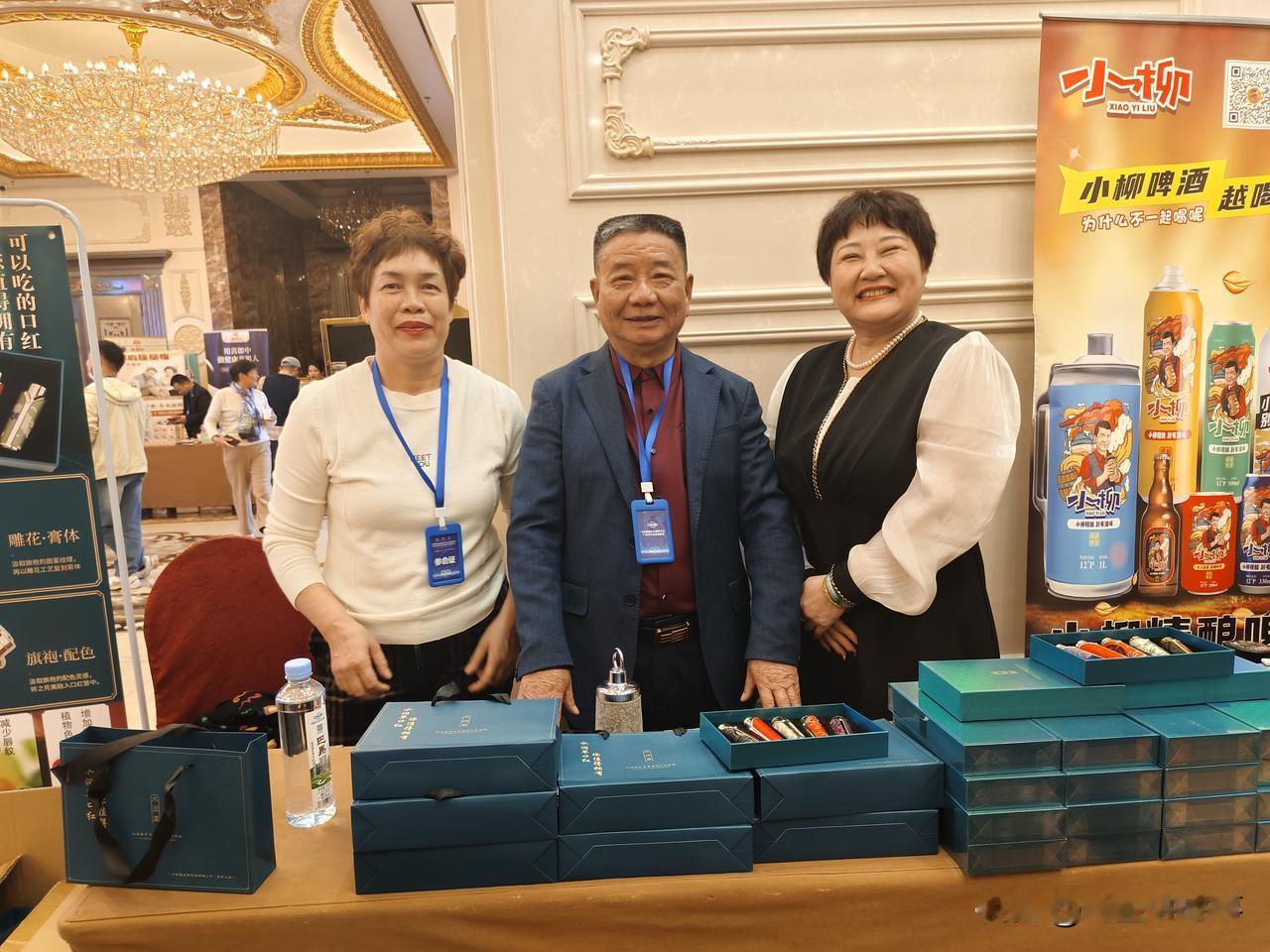 水果变唇膏！河南老乡打造可食用国风美妆
 
元月13日，在南洋长胜偶遇一位“奇人