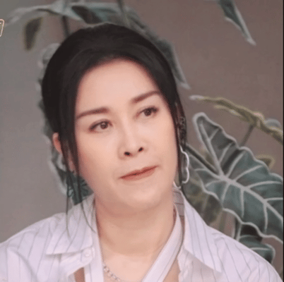 那英和她的豹豹猫猫那英和她的豹豹猫猫互动超有爱，被喊“张爸李妈家闺女”太形象，家