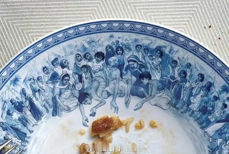 餐具设计成这样你还忍心浪费粮食吗 