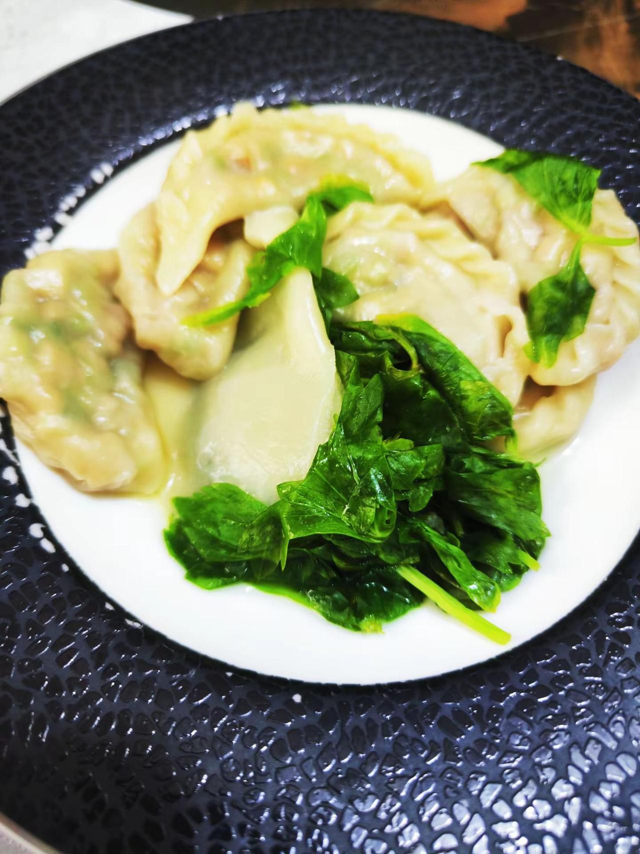 以前不会的的事，现在都会了。喜欢做饭，就是喜欢的没有理由记着小学的时候就已经开始