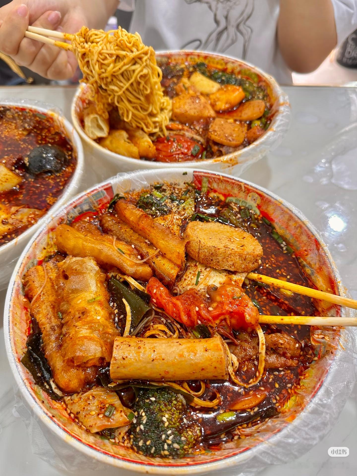 好饿啊！！！！我明天休息一定要吃麻辣烫和香辣小龙虾！！！！！！！！！！！！！！！