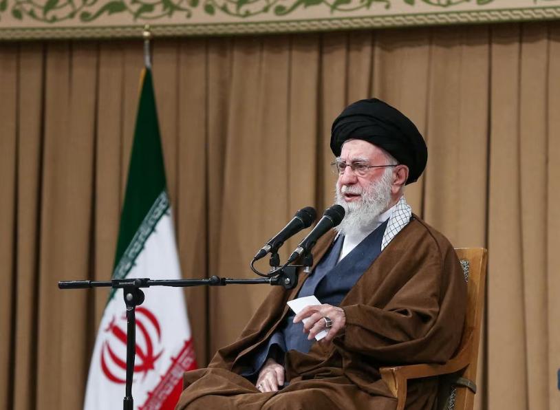 美军打击伊朗，除了俄罗斯，大概率没有国家去帮助伊朗，因为伊朗把人都得罪光了！
