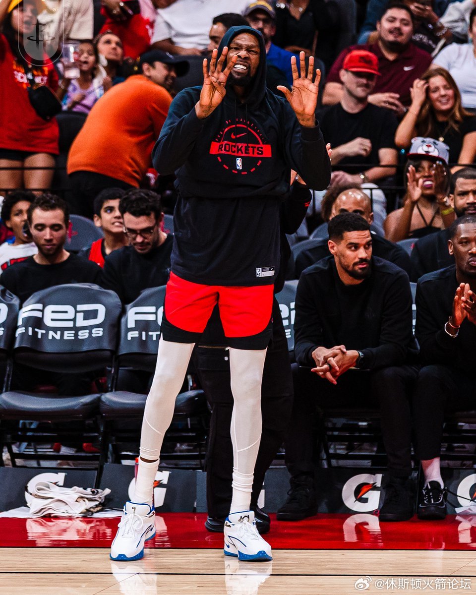 本场比赛，火箭全队贡献30次助攻。前四场比赛火箭助攻数分别为30次、35次、33