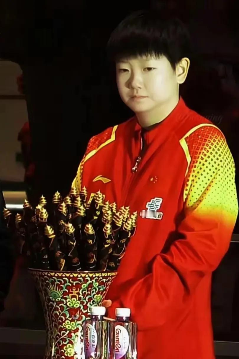 莎莎：这是什么签，还要我亲自来抽！等我拿到奥运冠军，你们再让我抽一个试试！

