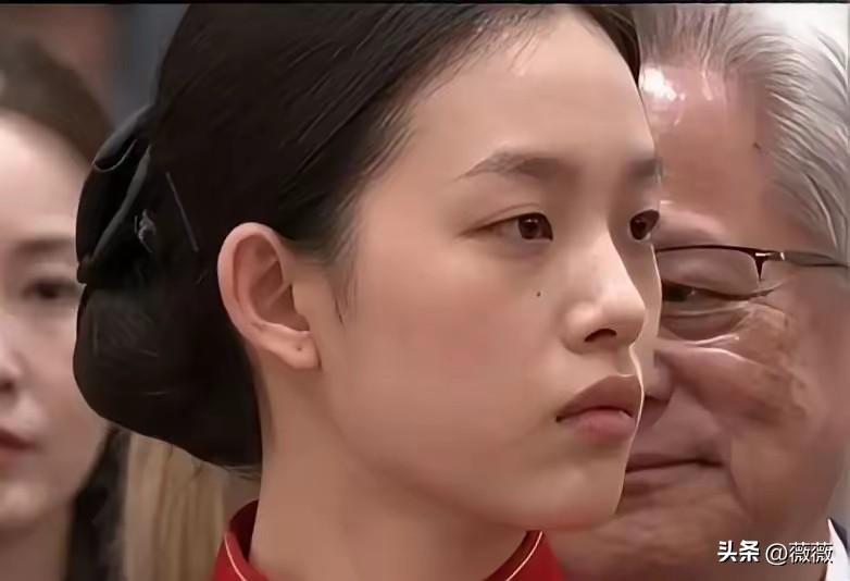 不知道大家有没有留意到这次国宴现场，负责接待美方宾客的服务人员，气质真的和以往大