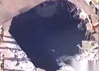 日本川崎的一家钢铁厂，拆个起重机，拆出了天大的事。
一个500吨重的圆柱形铁疙瘩