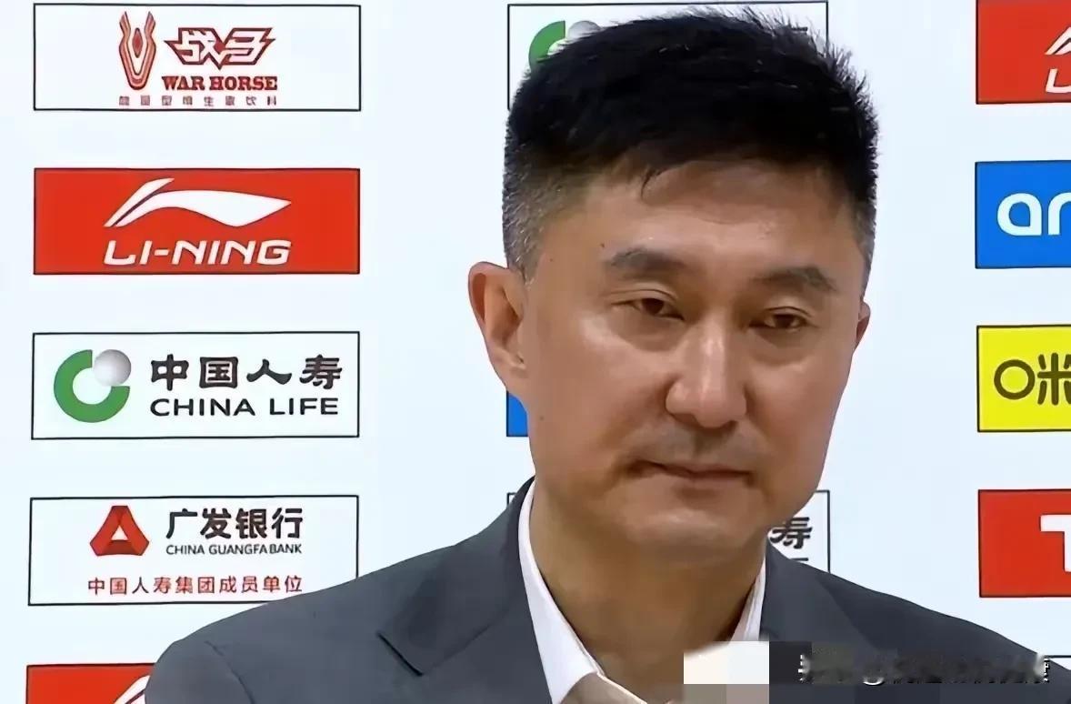 杜锋真的是公认的世界名帅。

CBA第一阶段的比赛结束后，广东队以6胜4负的成绩