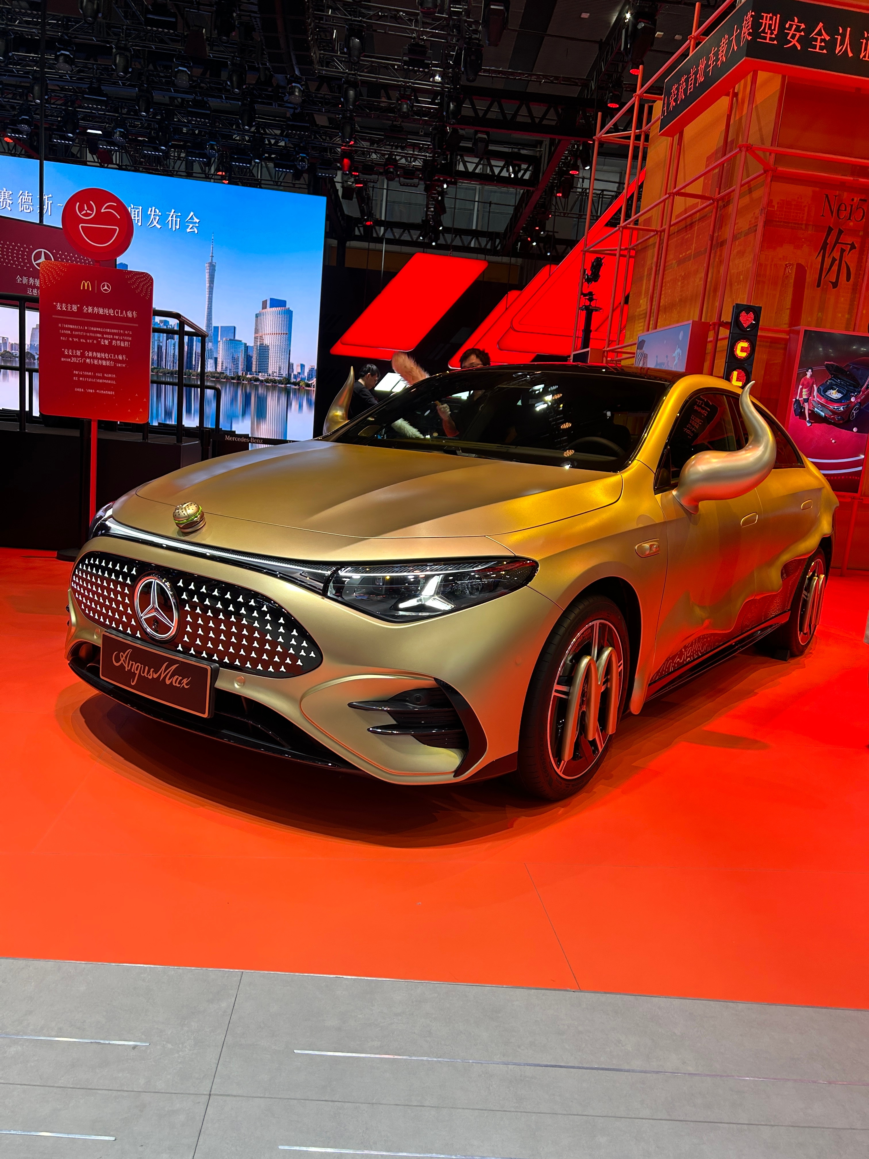 纯电CLA 🍔 和 😈 主题痛车！好酷～ 