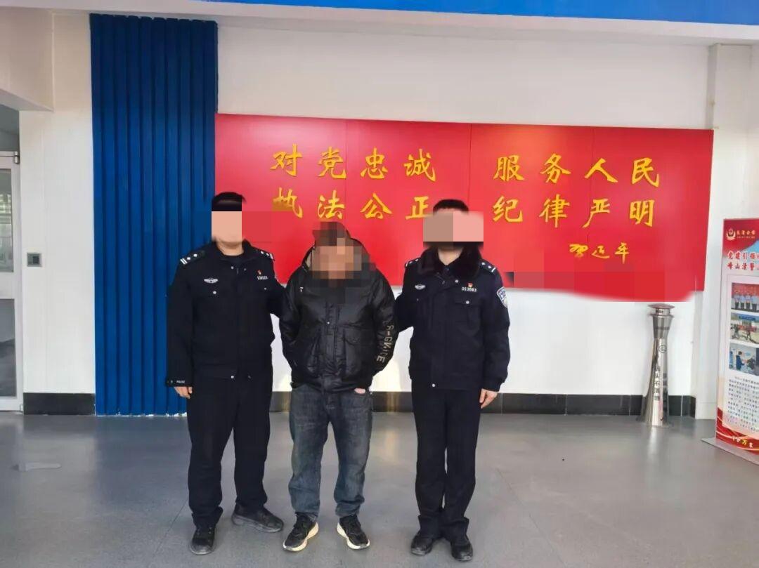 2026年1月28日，胶州市公安局在胶州市胶莱街道某集市上查获非法销售、储存烟花