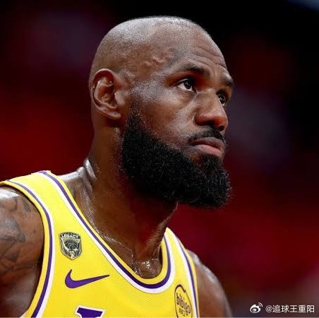 41岁的詹姆斯在2026年休赛期做出震撼联盟的决定。他拒绝了快船开出的一年超20