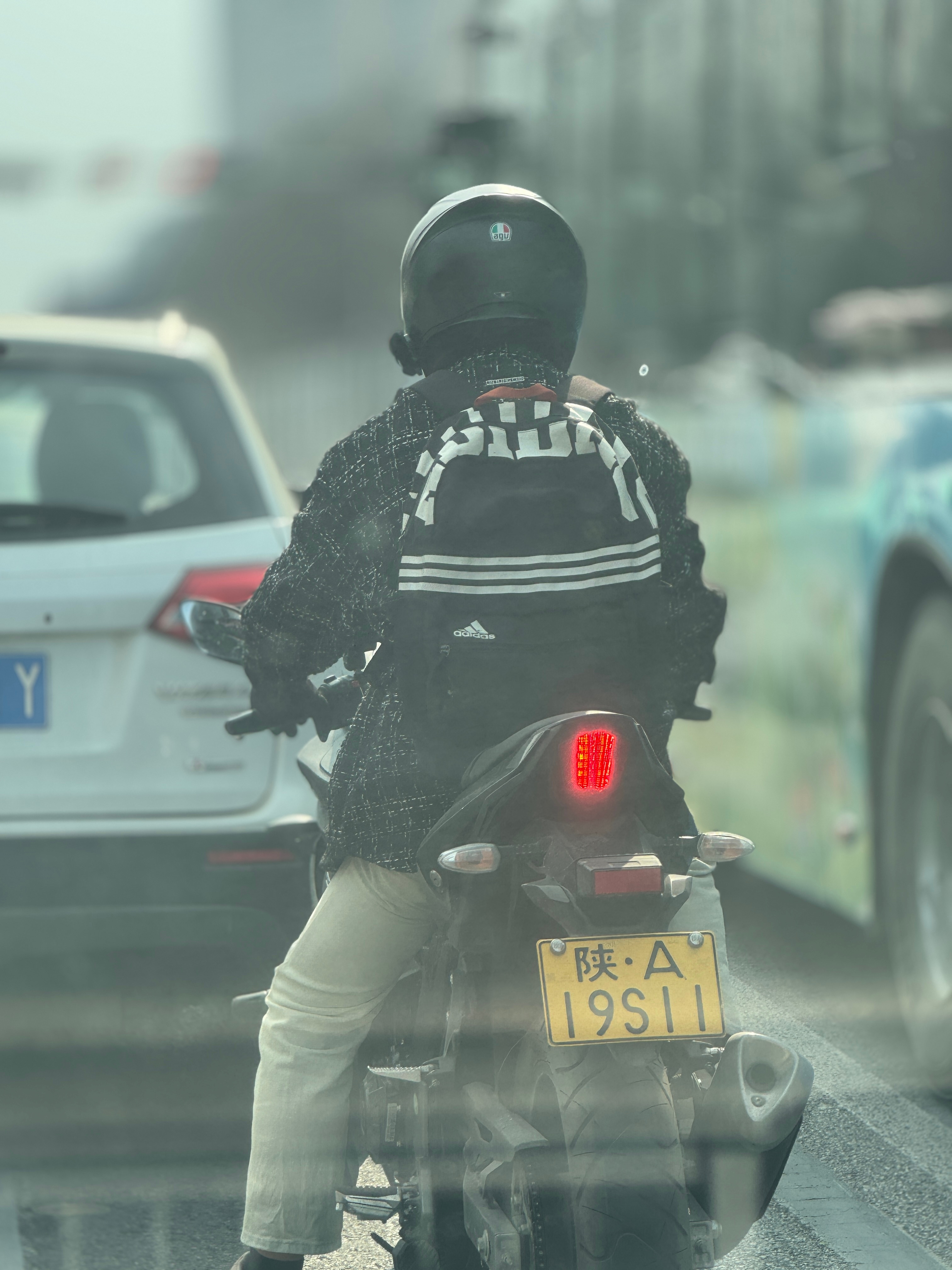 人一旦有了电动车，如同战士有了战马，可以征战四方。东市买烤肠，西市买烤冷面，南市